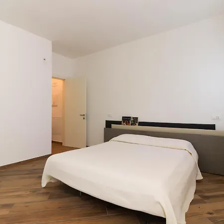 2 Leoni Apartamento *