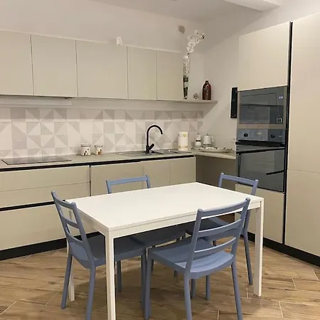 2 Leoni تْشينتو