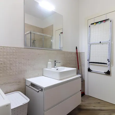 2 Leoni تْشينتو